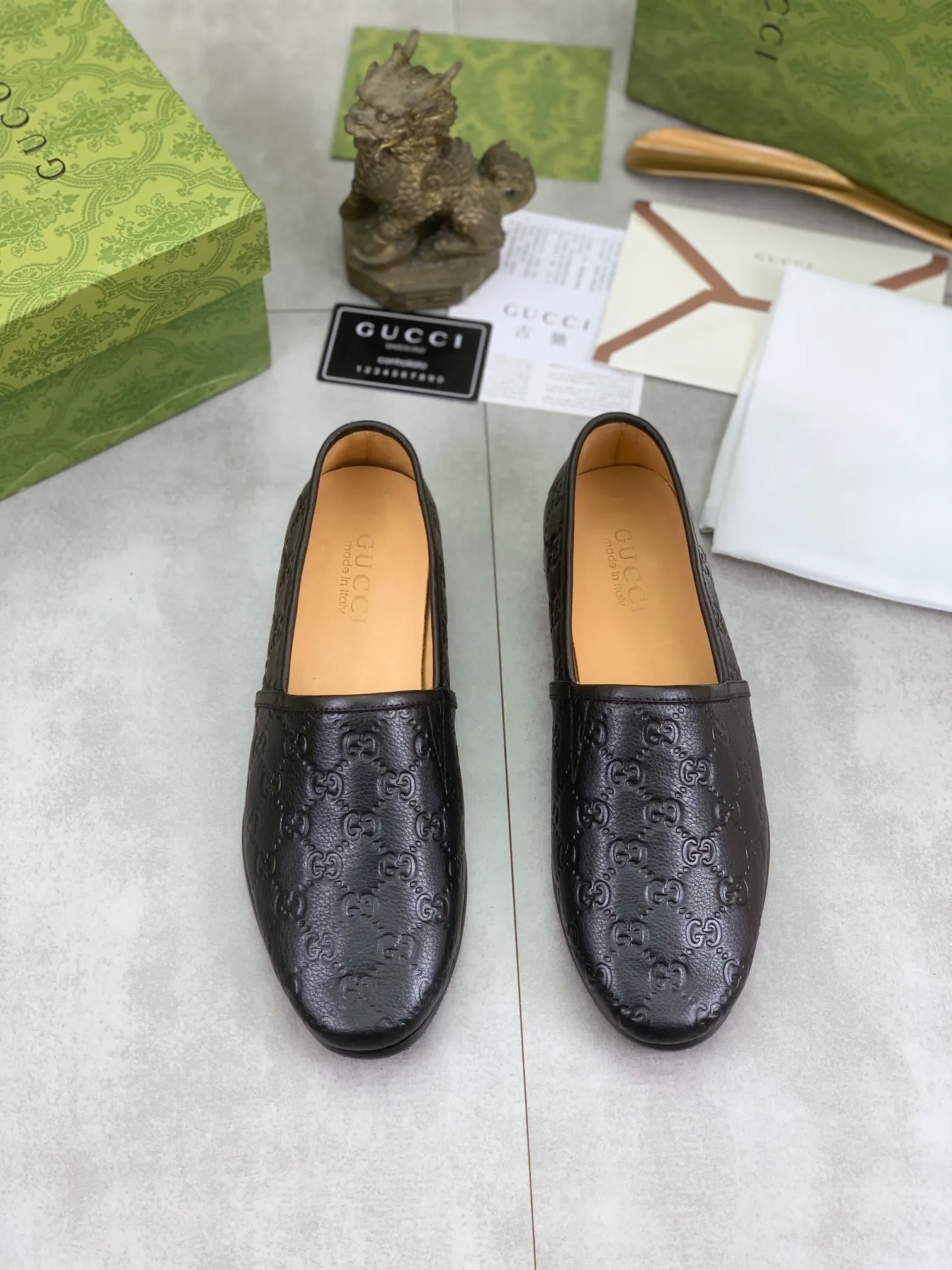 Men's Men's Shoes 💰P500💰【New Style】Water-dyed Niuli Gucci's most popular selection of lazy slip-on leather shoes (Gucci) official website latest Gucci lazy leather shoes, hot style 💥 simple and elegant style, exclusive for trendy men. Unique official website latest brand original double G embossing Elements 👑 Original Gucci decoration, fashionable and elegant, fabric original calfskin ✅ fully imported first-layer cowhide lining, official website designated wear-resistant, rubber business outsole, classic model taken at the counter in real life 🎬38-44 Various colors available